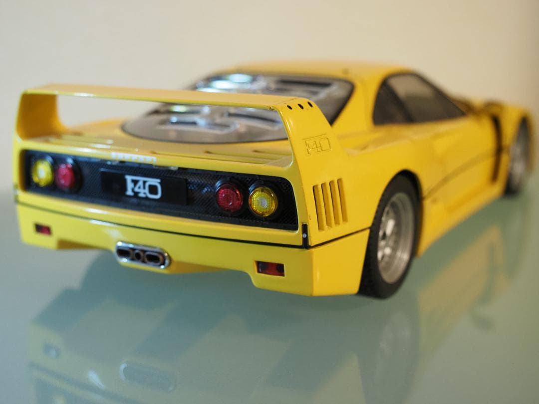 AUTOart 1/18 Ferrari F40イエロー旧ダイキャスト開閉モデル