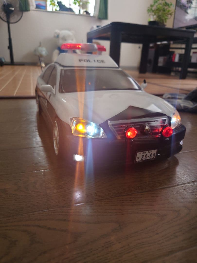 パトカー型ラジコン LEDライト付き