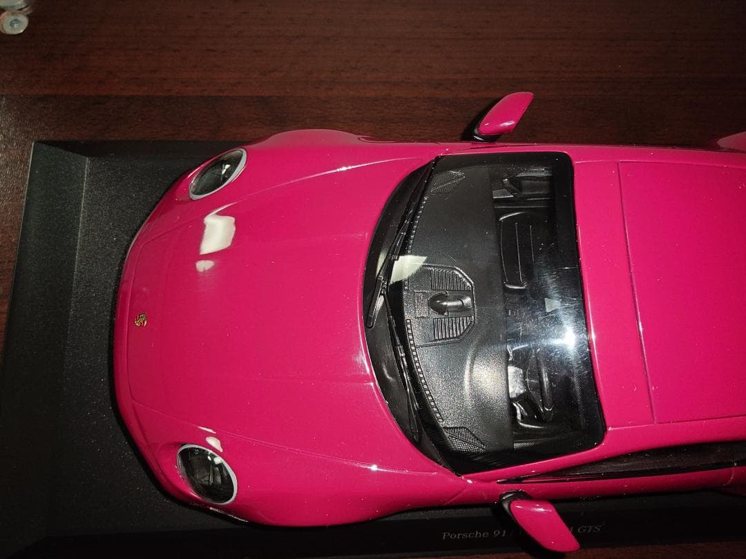 ミニチャンプス 1/18 ポルシェ 911 カレラ 4 GTS ルビースター