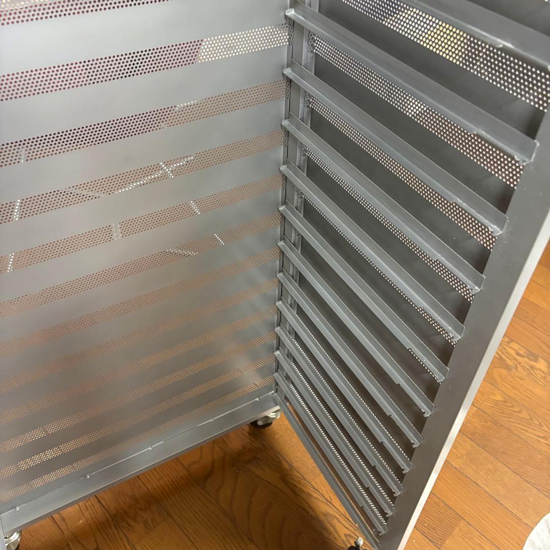 ケンジ様！スチール製キャビネット 多段式 シルバーパンチング加工　A3サイズ収納