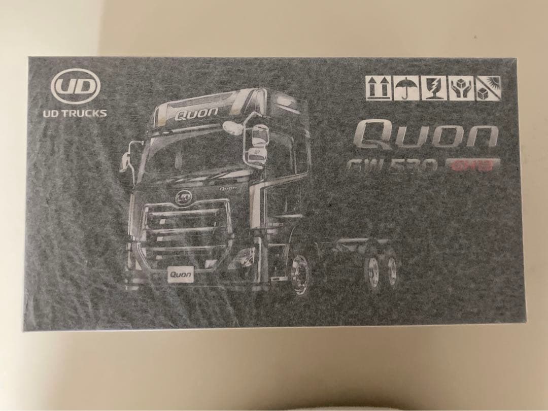 UDトラックスＱｕｏｎ 1/43 トラクターヘッド