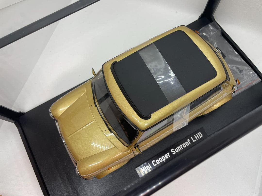 305-052 KK 1/12 ミニ クーパー Sunroof LHD