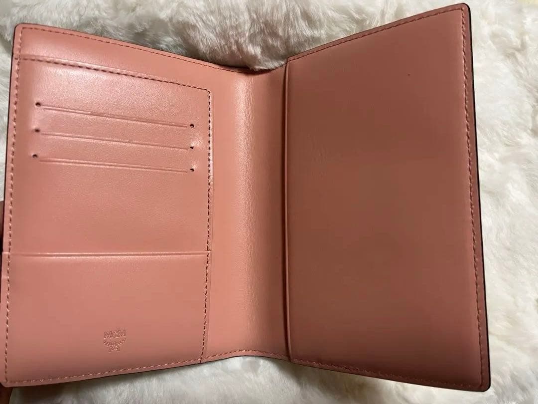 MCM ウサギデザイン パスポートケース　美品　※本日限定値下げ
