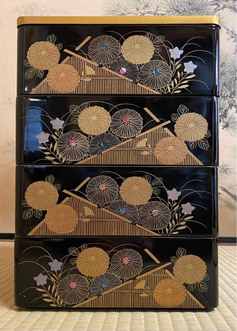 漆器 重箱 4段 菊蒔絵　エコメルカリ便指定して下さい。