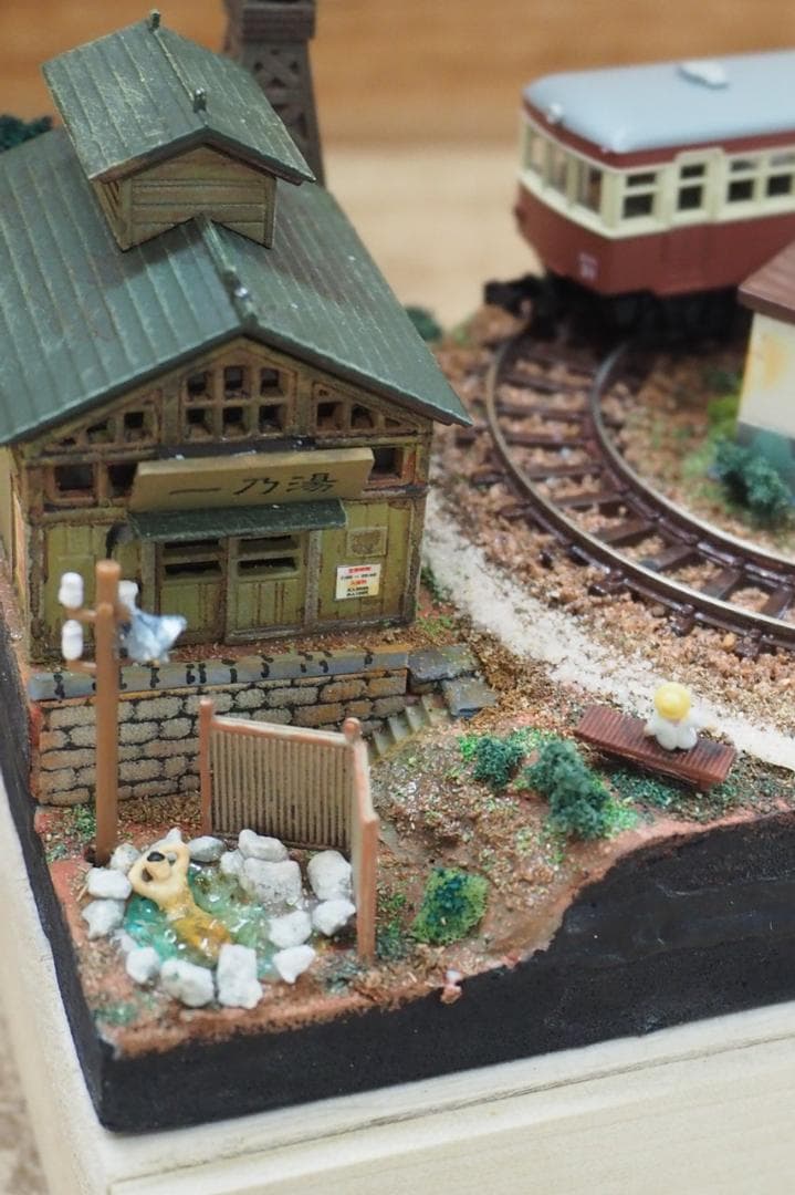【鉄道模型】ミニジオラマ「温泉街」動力車・照明付き ハンドメイド