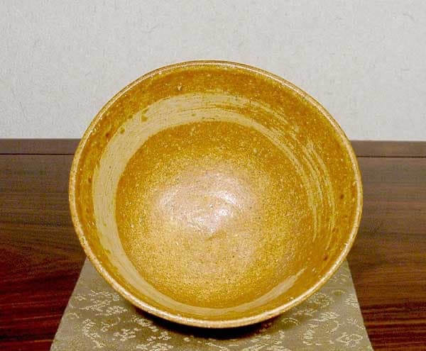 不明　伊羅保刷毛目　茶碗　在銘「玉」無傷　箱無。