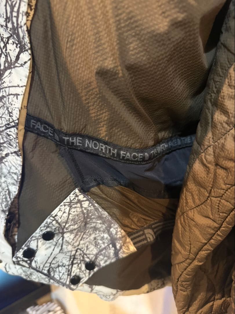 THE NORTH FACE フード付きウェア 木の模様