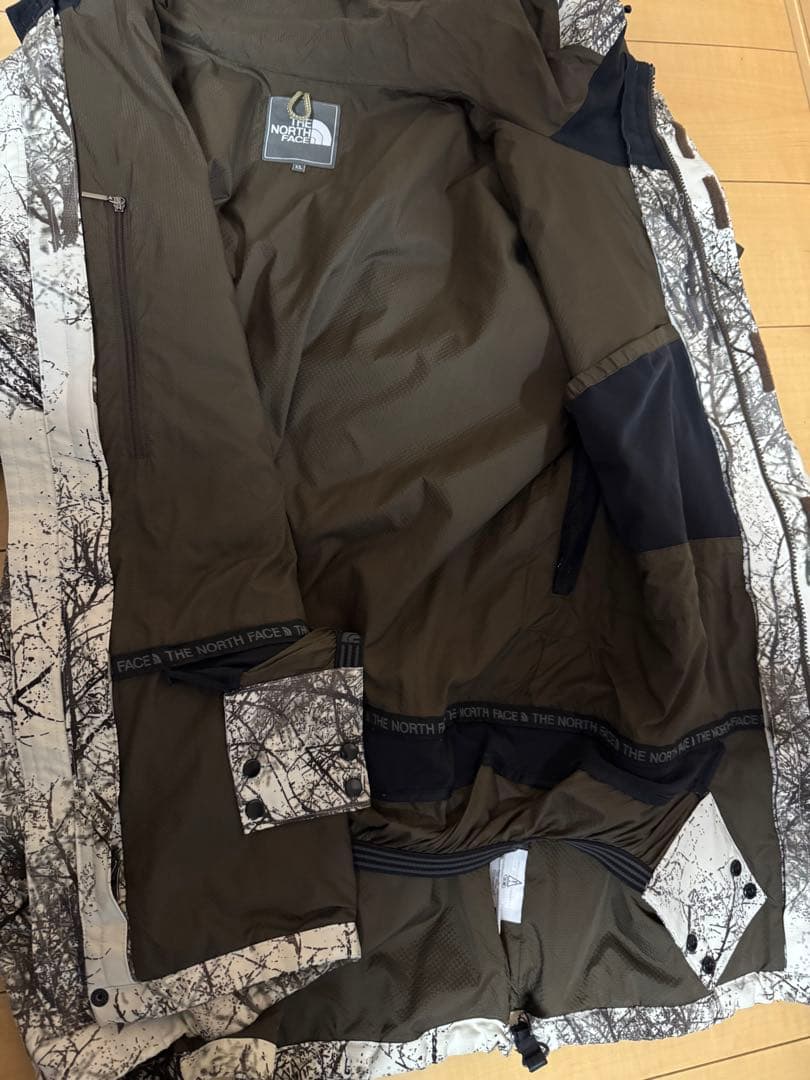 THE NORTH FACE フード付きウェア 木の模様