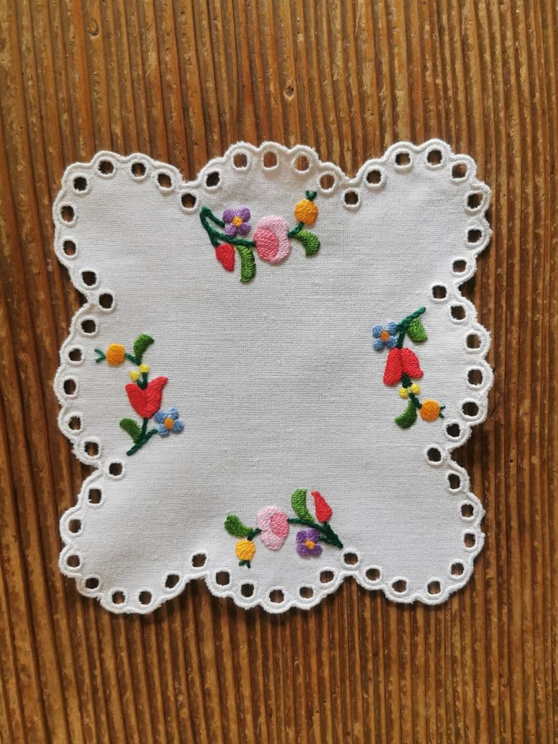 アンティーク カロチャ刺繍 スカラップアイレット ドイリー ２枚ペアセット