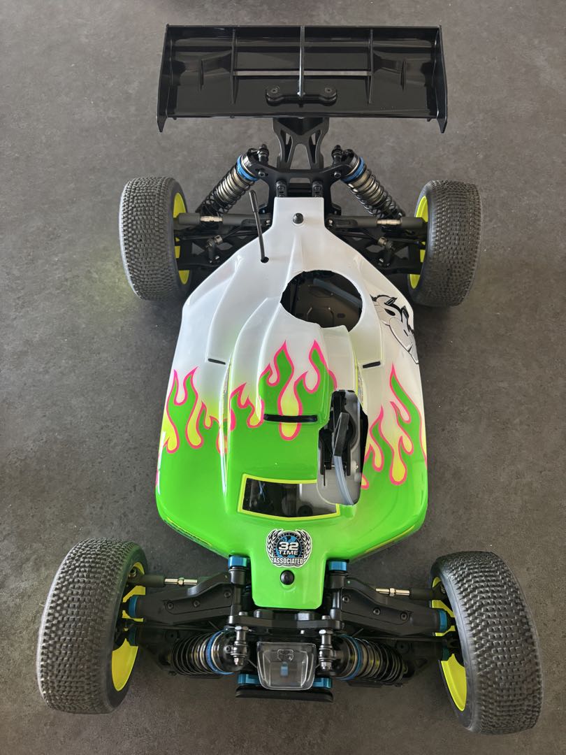 アソシエイテッド　RC8 B4.1 Team Kit