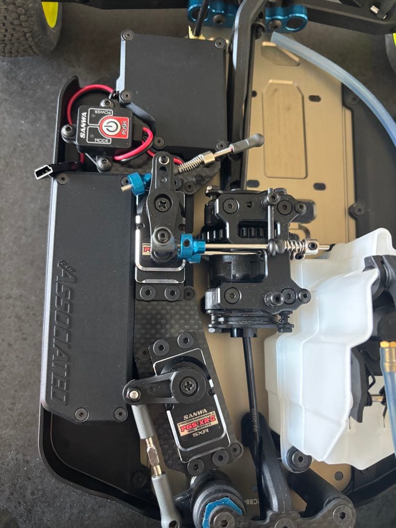 アソシエイテッド　RC8 B4.1 Team Kit