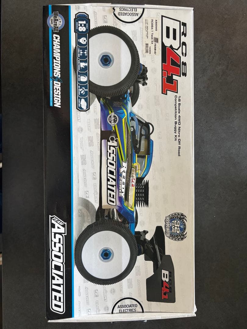 アソシエイテッド　RC8 B4.1 Team Kit