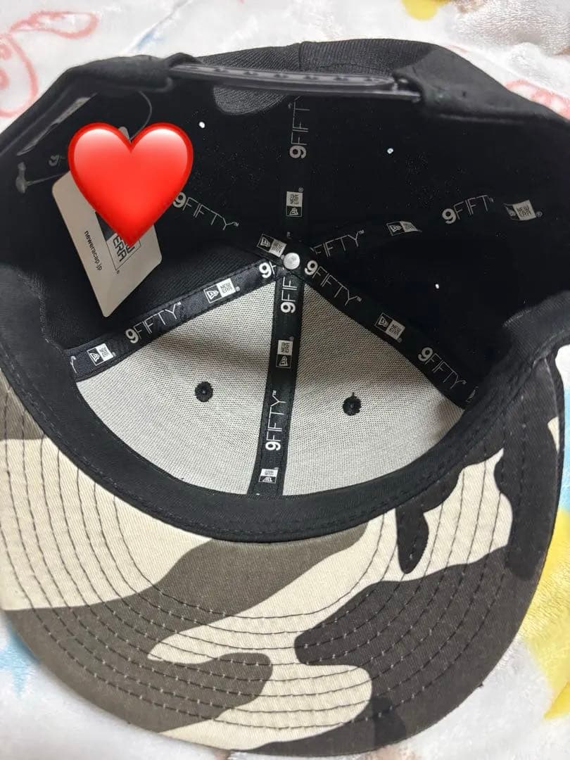 Daiwaの9FIFTYキャップ、迷彩のつばと金色❤️