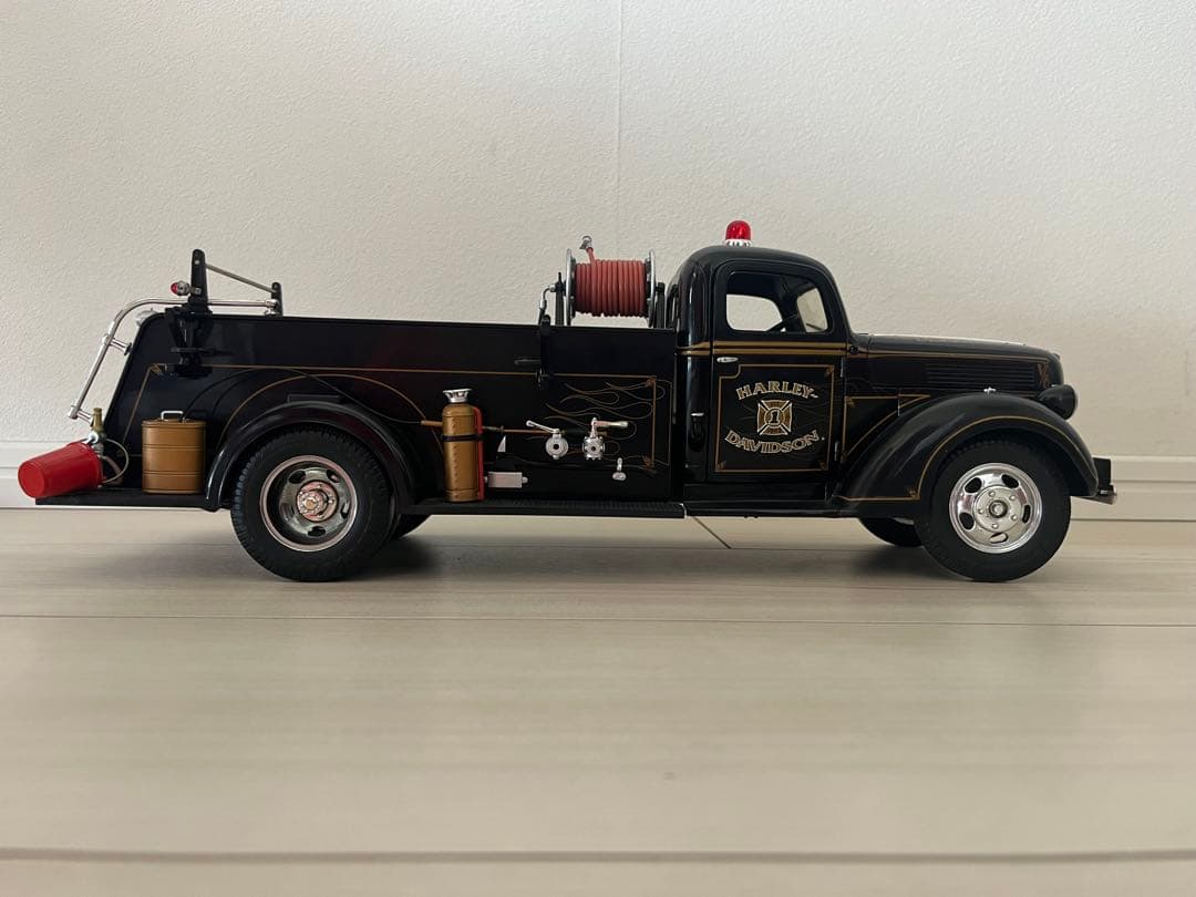 ハーレーダビッドソン 1:16サイズ　1940 FORD FIRE TRACK