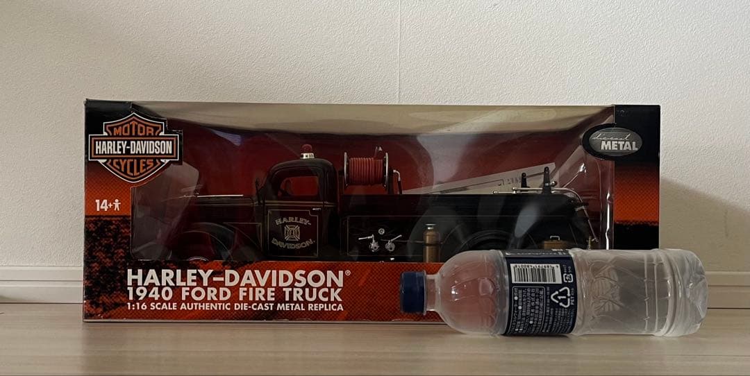 ハーレーダビッドソン 1:16サイズ　1940 FORD FIRE TRACK