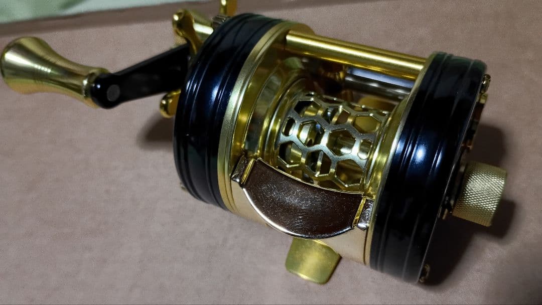 レトロ　ヴィンテージ オールド　丸型リール バタフライ 新品