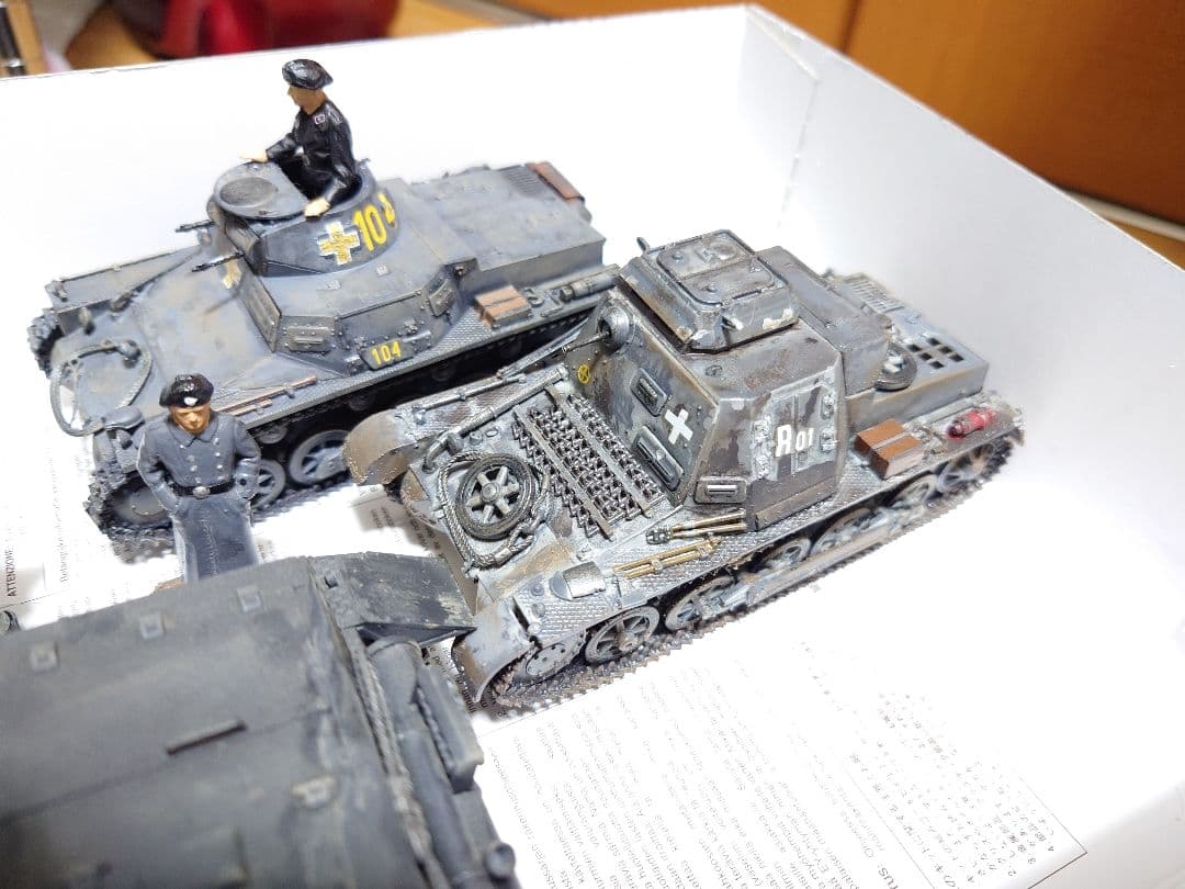 仮出品1/35タミヤイタレリドイツ軍東部戦線戦車12両+兵士+炊飯セット　完成品