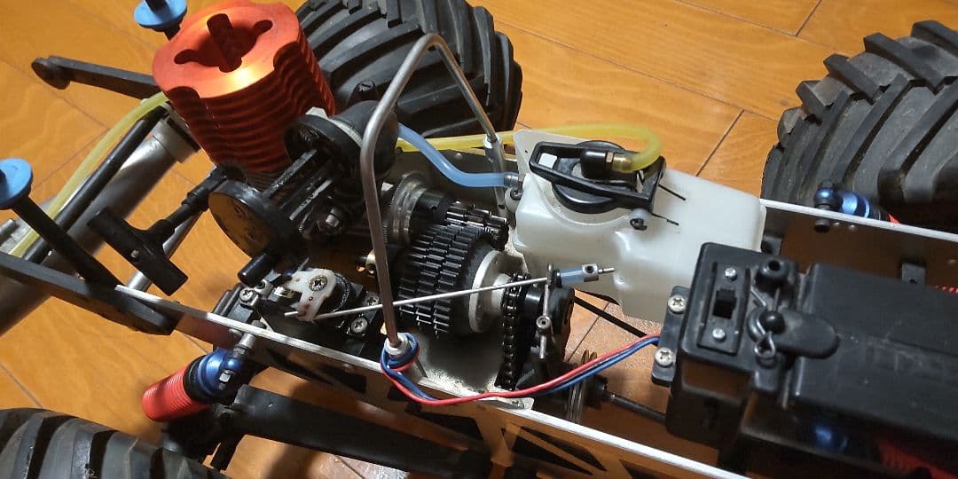 京商 KYOSHO MAD ARMOUR エンジン RCカー メカなし　ジャンク