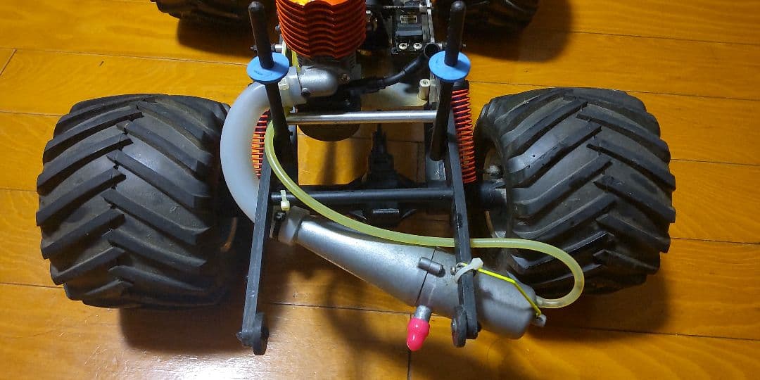 京商 KYOSHO MAD ARMOUR エンジン RCカー メカなし　ジャンク