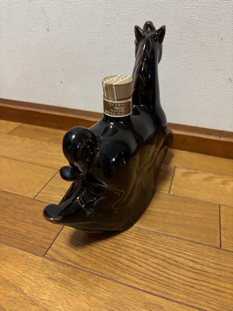 【未開栓】干支 午 馬型 陶器 ウイスキー サントリー ローヤル12年