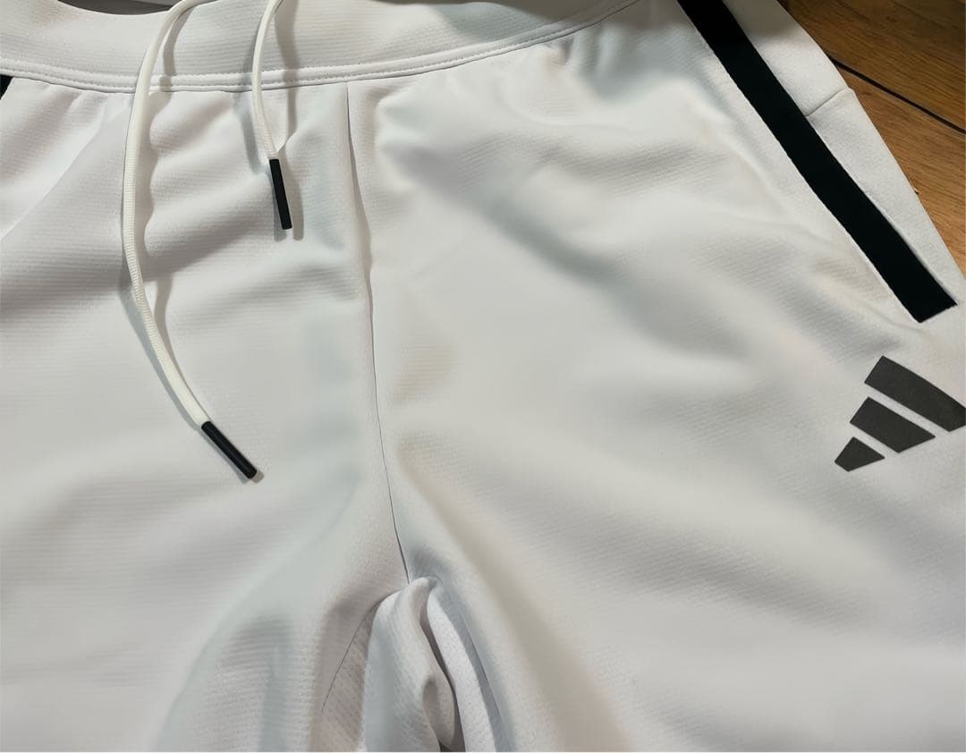 新品　タグ付き　アディダス adidas セットアップ　アダプテーション