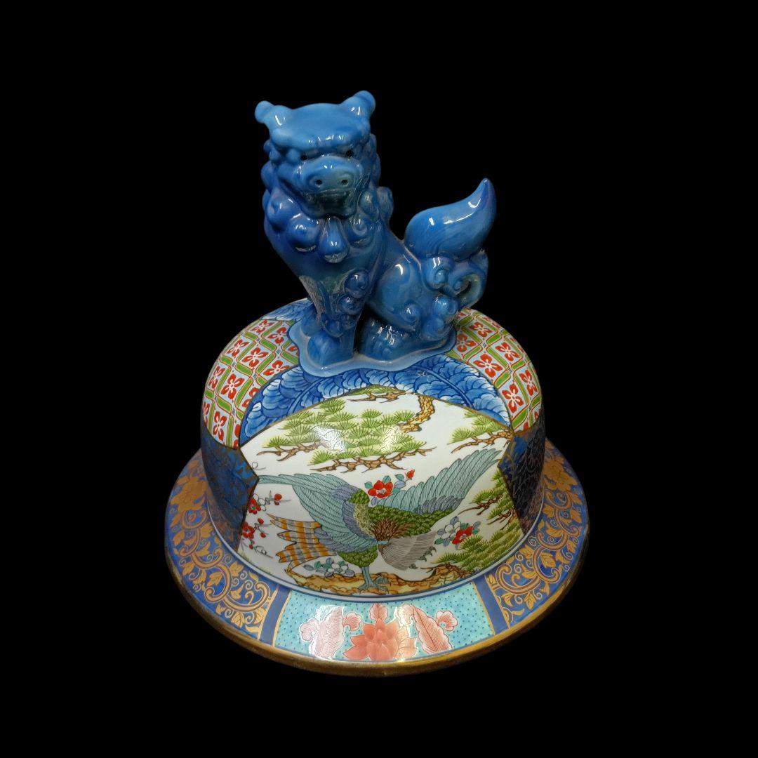 有田焼　勝右衛門　飾壺　染錦　金彩色絵鳥紋　青赤装飾陶器壺 獅子の彫刻付き