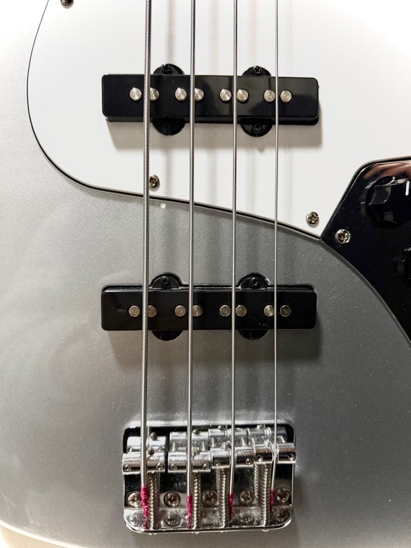ベース Squier Affinity JAZZ BASS