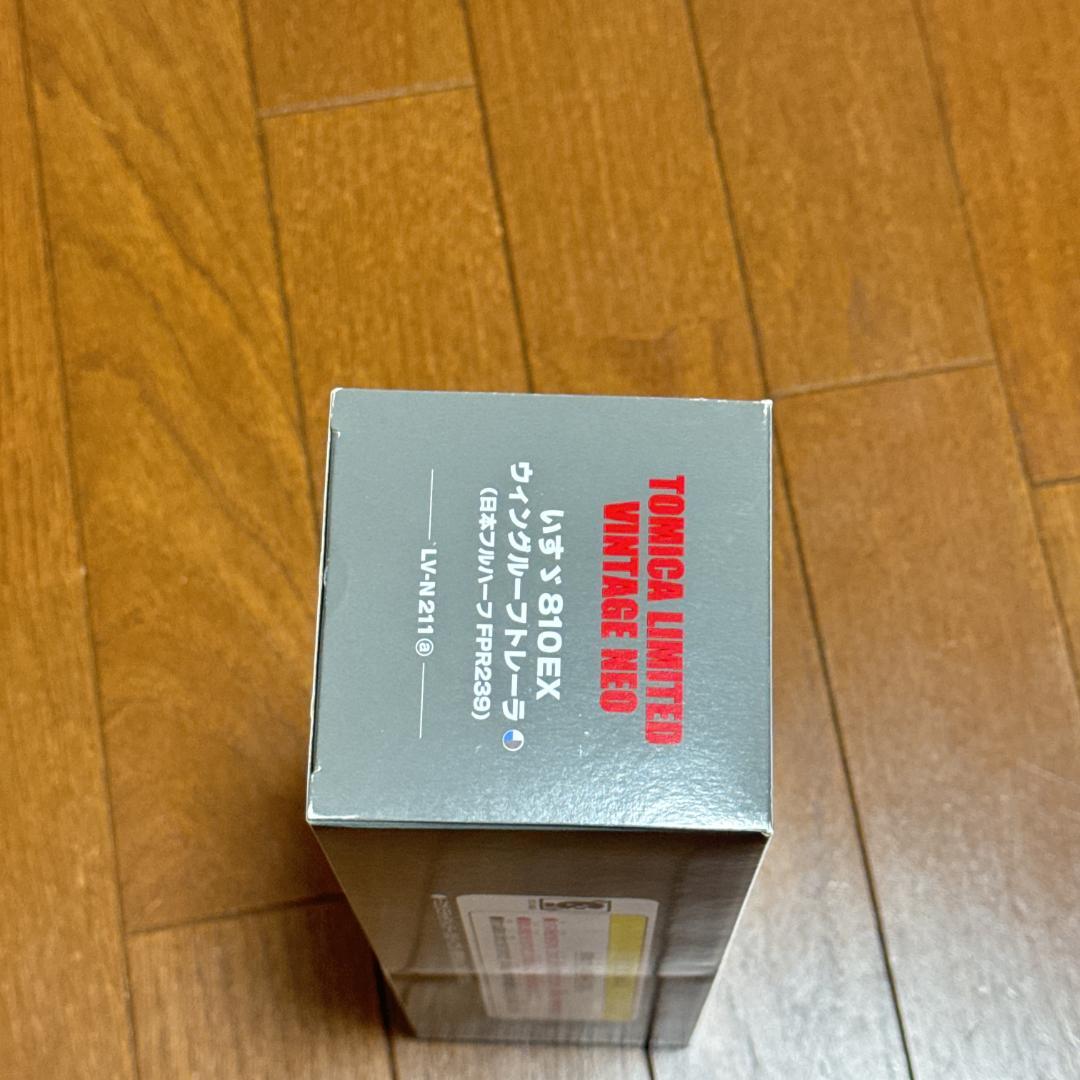 トミカLV-N211a いすゞ810EX ウイングルーフトレーラ 1/64