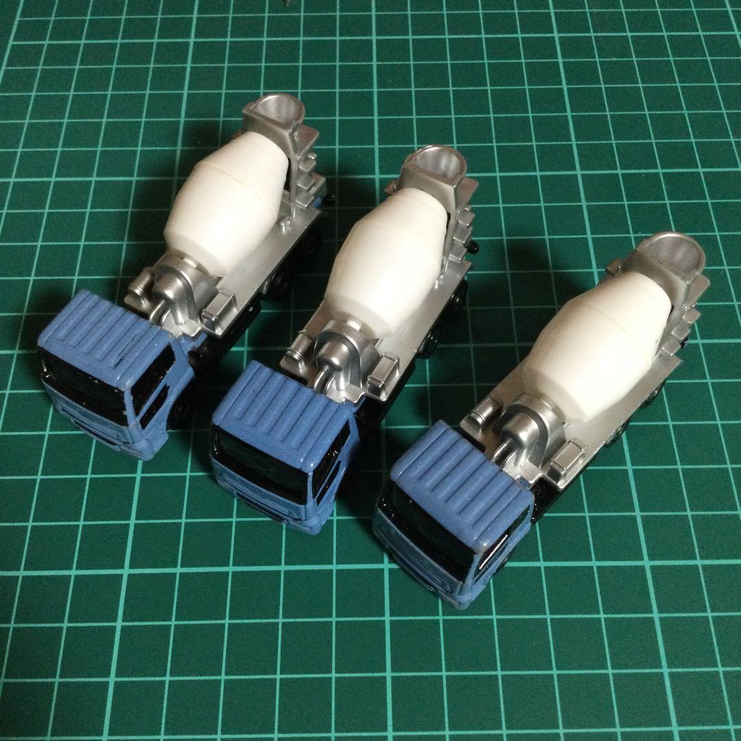 トミカコレクションケース　ミニカー　ミキサー車等44台