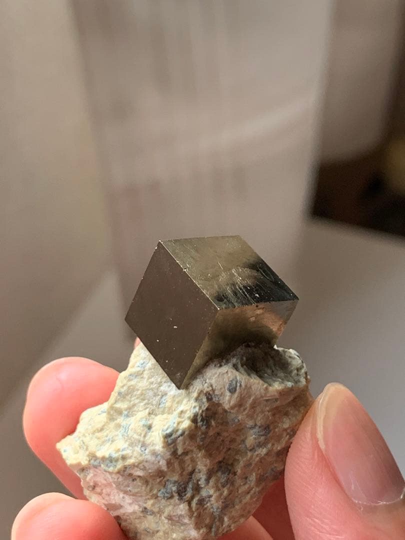 最上級！　パイライト　キューブ型原石　黄鉄鉱　鉱物標本　珍品　水石　根付　翡翠