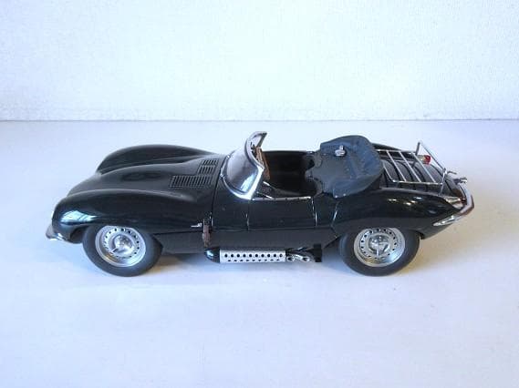 特価 AUTOart (1/18) ジャガー XKSS