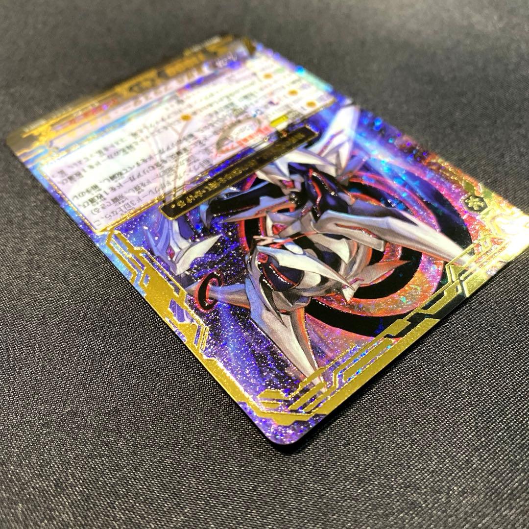 マ