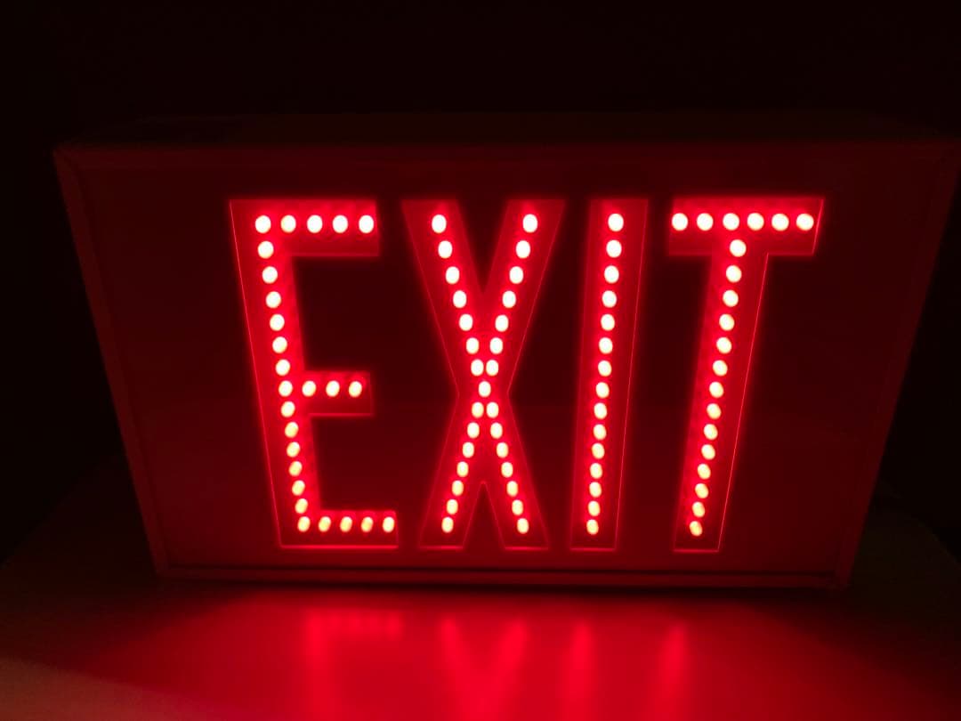 米軍放出品 EXIT サイン インテリア 100v 米軍基地 USAF