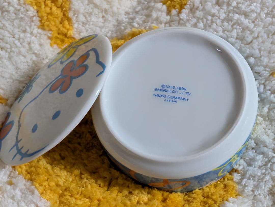 【激レア商品】キティちゃん陶器製小物入れ
