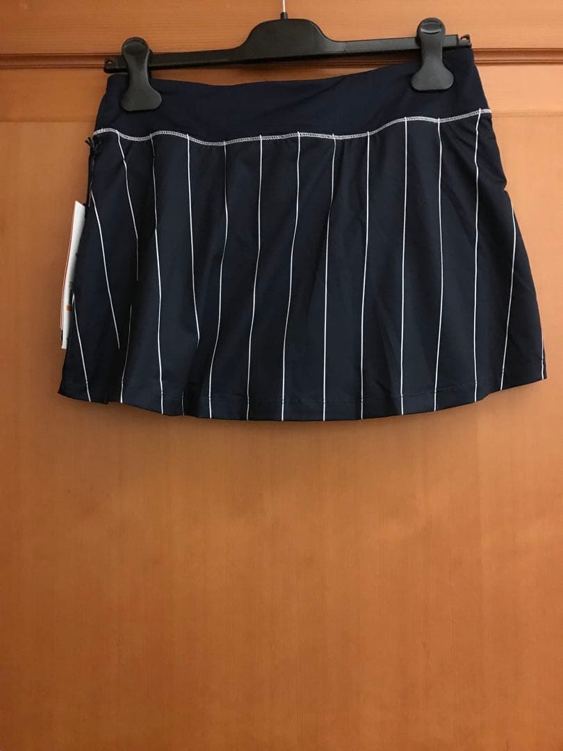 フィラ  テニスウェア　紺色スコート　US-Sサイズ　新品