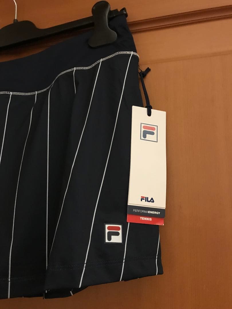 フィラ  テニスウェア　紺色スコート　US-Sサイズ　新品