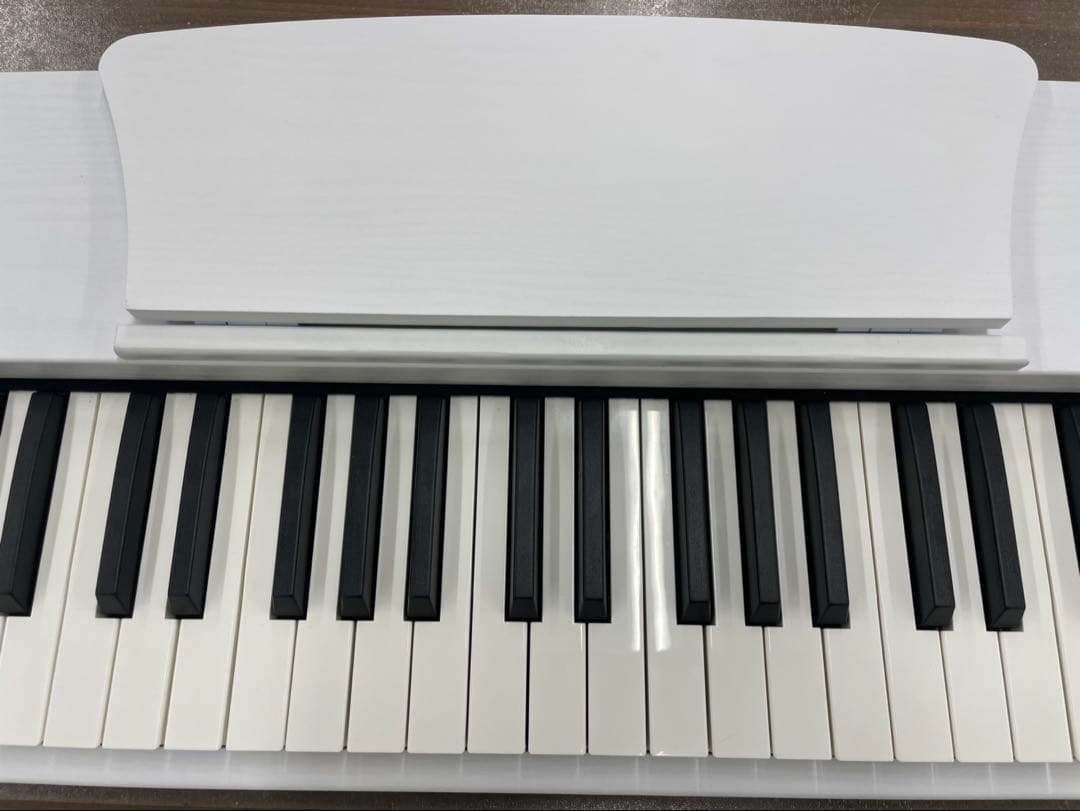 スタンド付き　電子ピアノ88鍵盤　給電タイプ　木目調ボディ　ホワイト