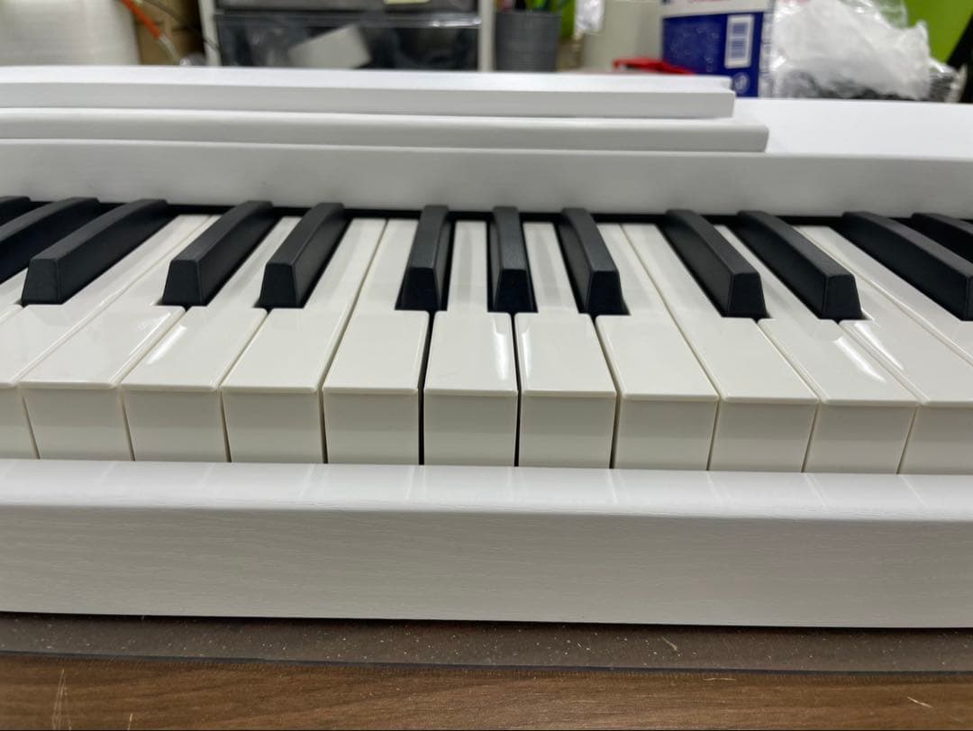 スタンド付き　電子ピアノ88鍵盤　給電タイプ　木目調ボディ　ホワイト