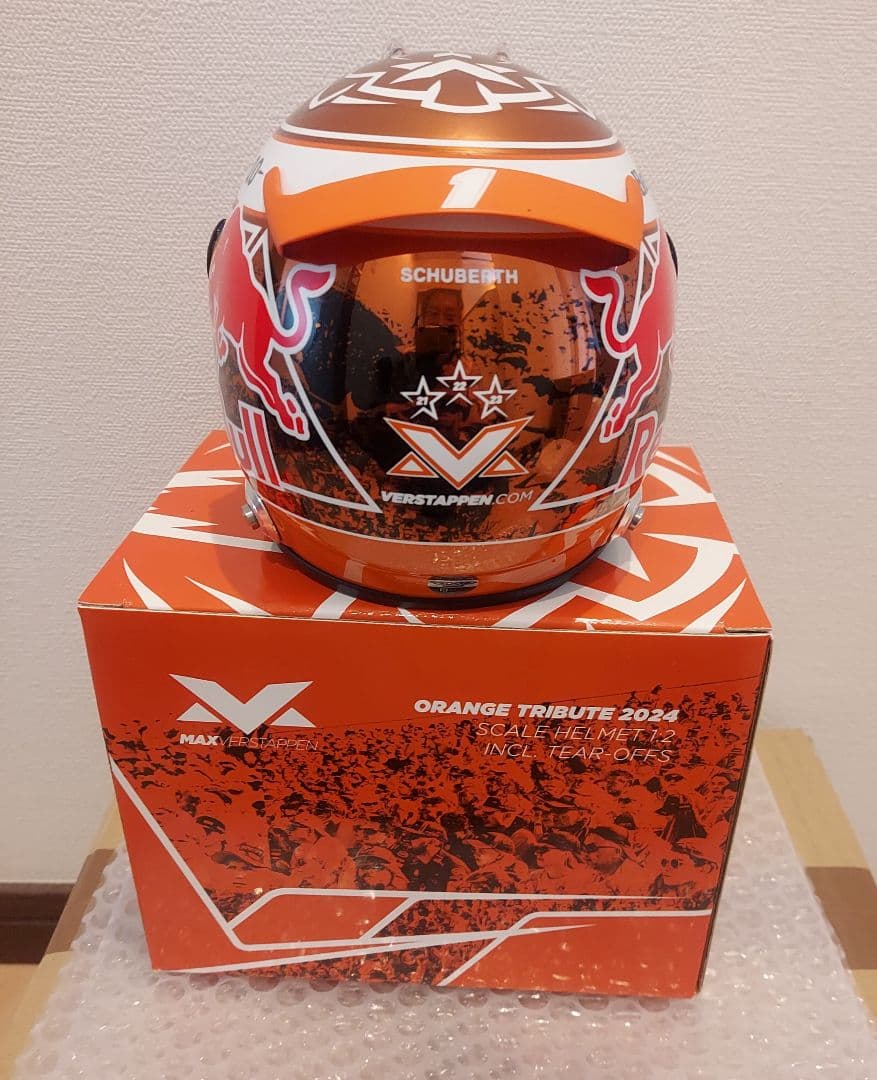 【新品未使用】フェルスタッペン オレンジトリビュートヘルメット1/2スケール