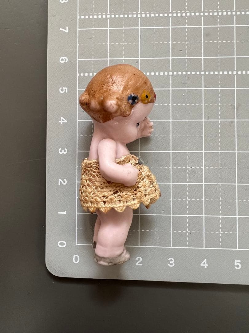 【アンティーク】ドイツ製 Hertwig ビスクドール 女の子 5.5cm