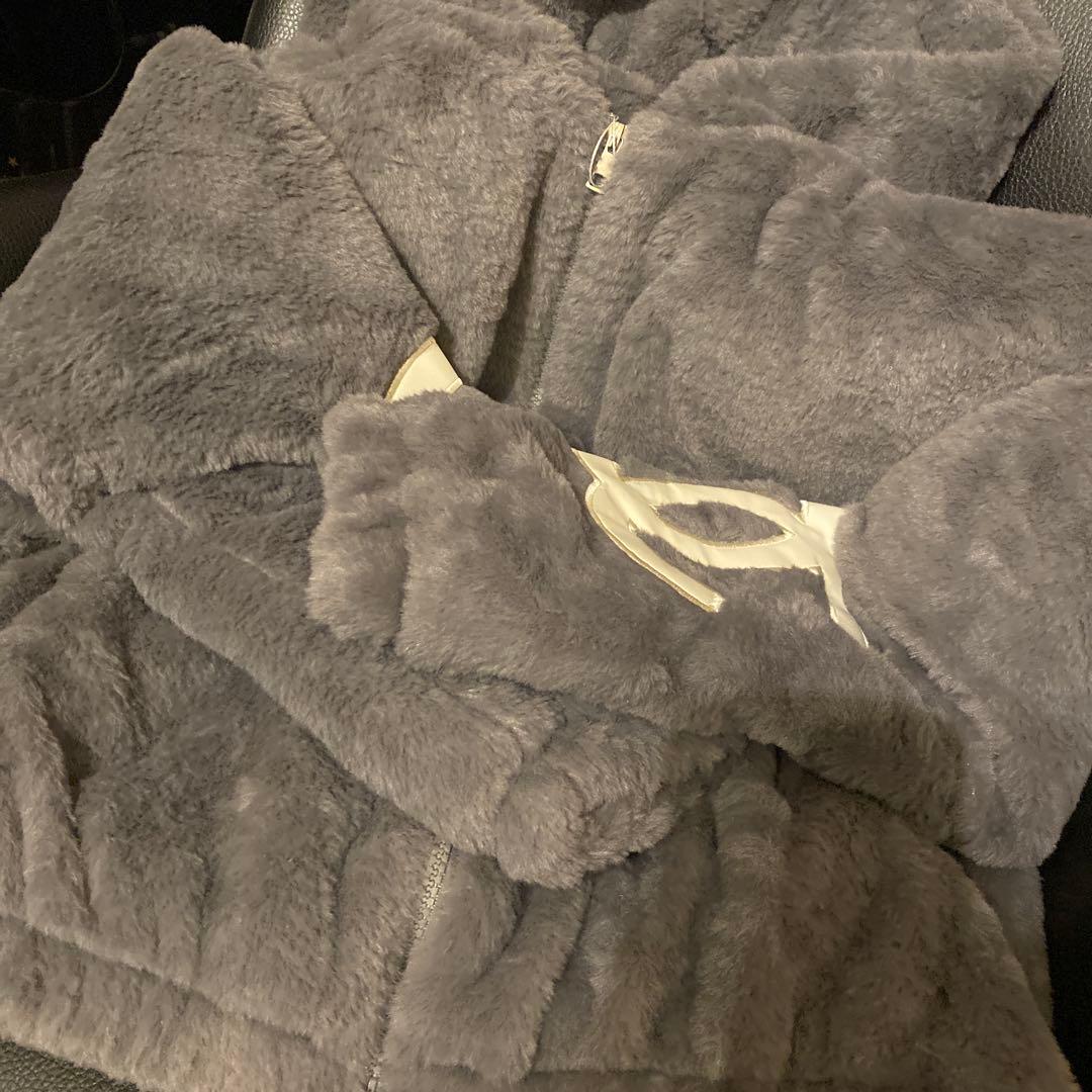 CHANELもこもこパーカーアウターグレー ノベルティ