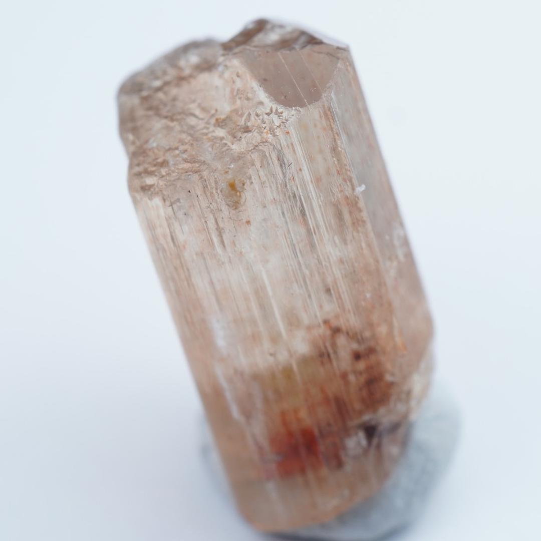 サンストーンスキャポライト　結晶　原石　タンザニア産