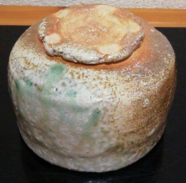 谷清右衛門作　信楽焼　自然釉　茶碗　共箱　共布　略歴付　茶道具