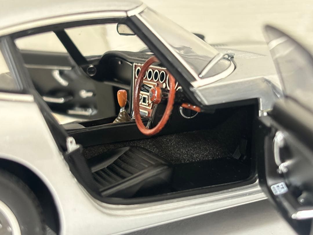 オートアート/TOYOTA 2000 GT/クーペ/シルバー/1/18/ミニカー