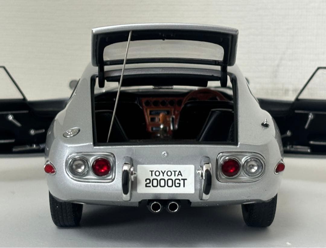 オートアート/TOYOTA 2000 GT/クーペ/シルバー/1/18/ミニカー