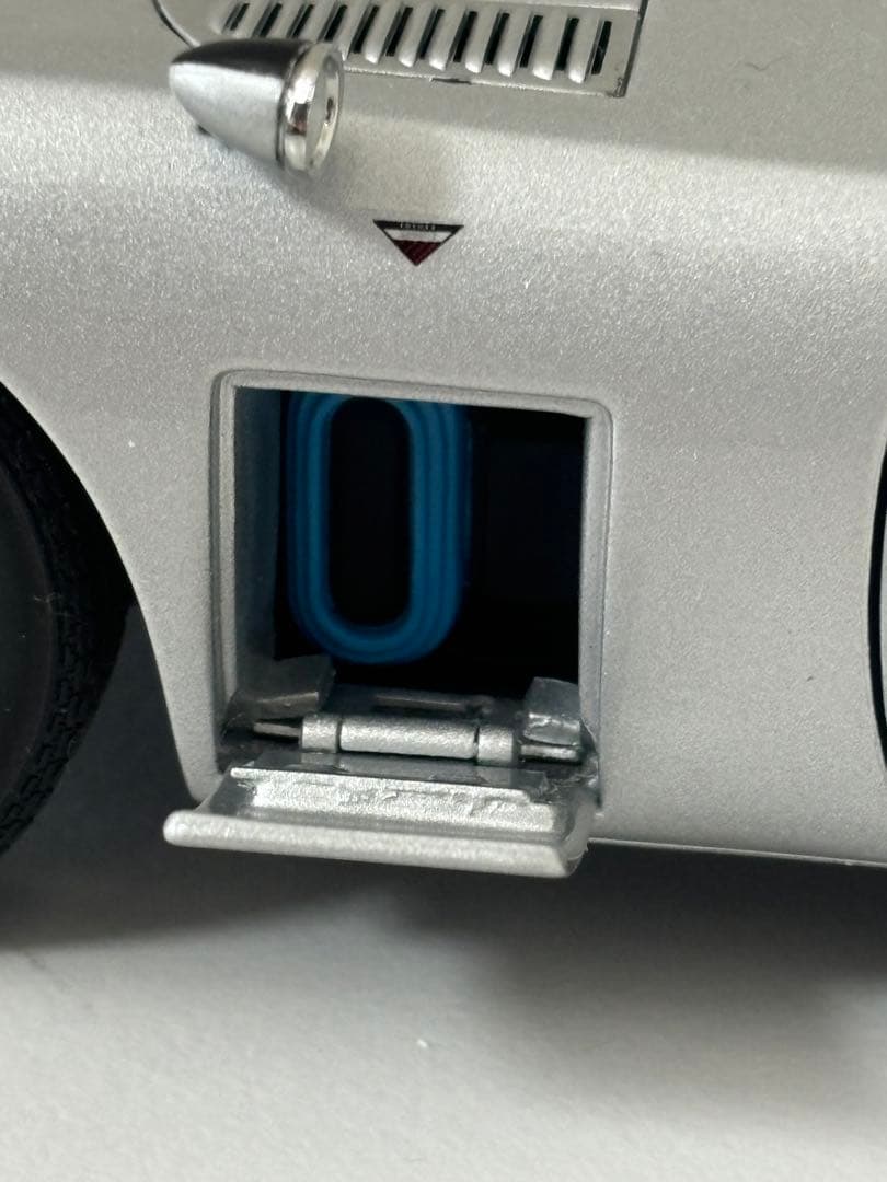 オートアート/TOYOTA 2000 GT/クーペ/シルバー/1/18/ミニカー