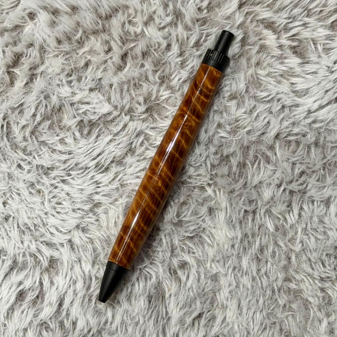 木軸ペン　ラッカー仕上げ　楽器　ギター　吉野杉　縮杢