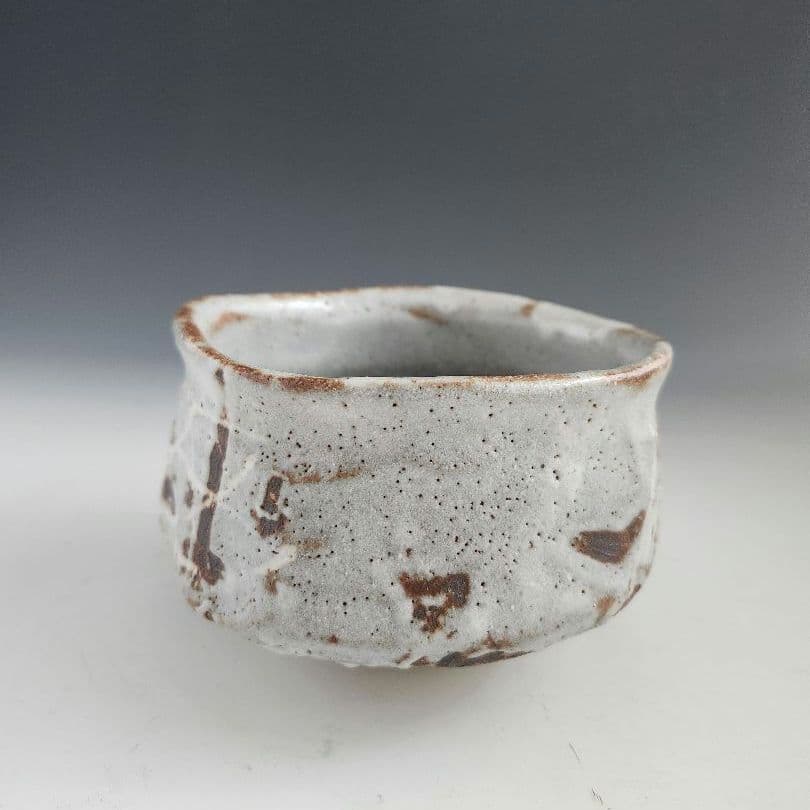 茶碗　抹茶茶碗　鼠志野　長谷川青峯作　大振　存在感