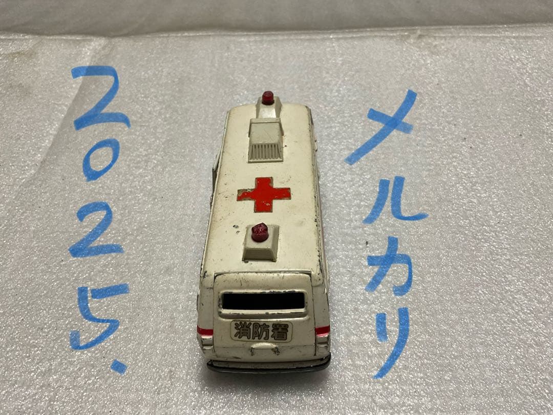トヨタ・ハイエース／ヨネザワトイズ・ダイヤペットミニカー。【キズあり、扉開閉】。