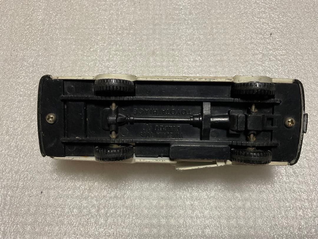 トヨタ・ハイエース／ヨネザワトイズ・ダイヤペットミニカー。【キズあり、扉開閉】。